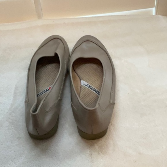 Tan Flats with Rounded Toe and Low-Cut Vamp - Picture 3 of 7